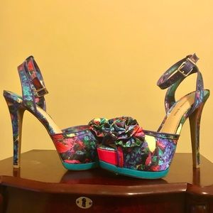 GIANNI BINI “MILAH” SANDAL - SIZE 8